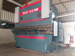 CUTTING MACHINE (PLATE SHEARING)